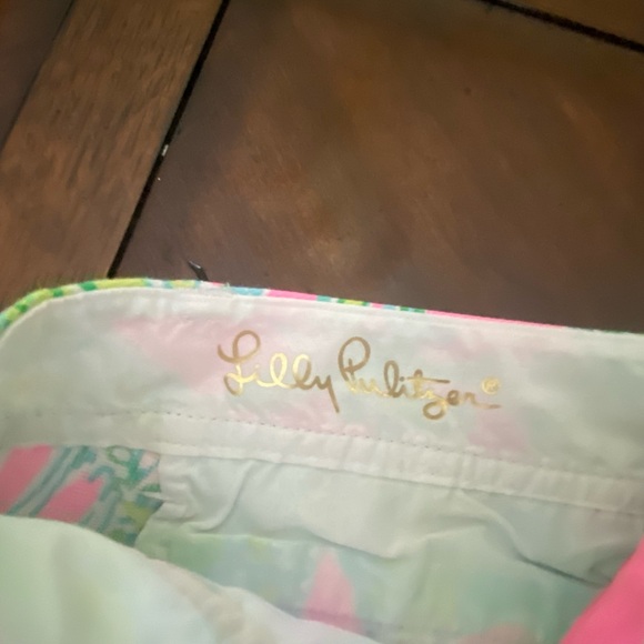 2 Lilly Pulitzer Walsh Shorts. Size 4 - Picture 4 of 9
